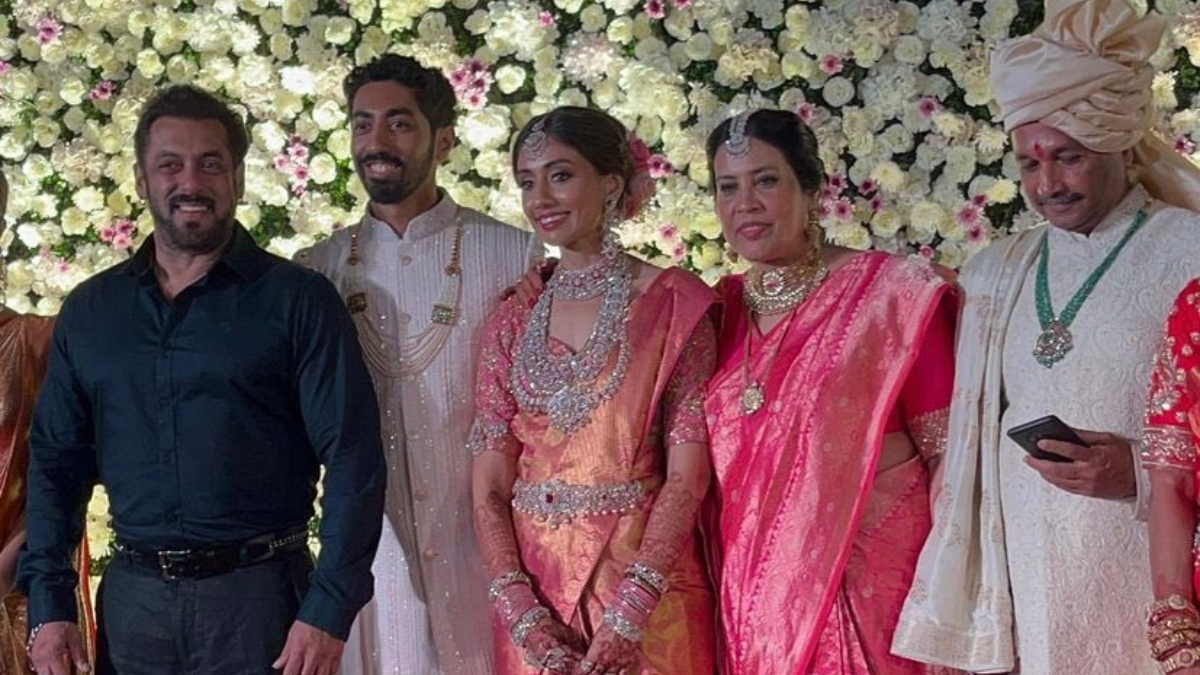 Salman Khan attends Pooja Hegde's brother's wedding; poses with actress'  family. See viral photos & videos | Celebrities News – India TV
