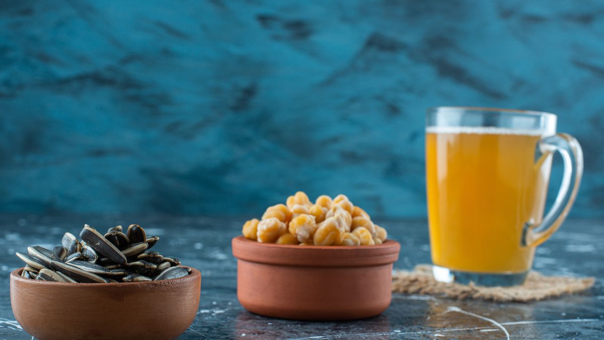 Why salted peanuts are served with drinks in Bars? Know the reason