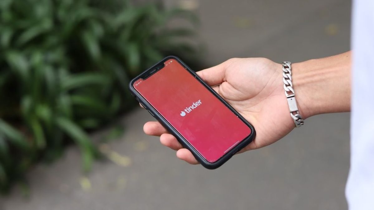 Match Group, the parent company of Tinder and Hinge, will lay off 8% of its global employees in order to save expenses
