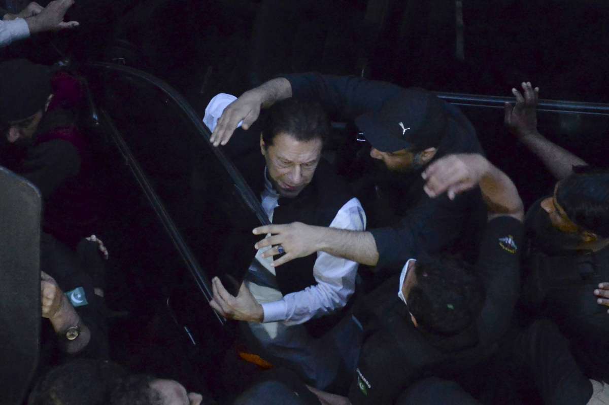 Pembaruan Langsung Imran Khan News: Pak mantan PM dalam perjalanan ke pengadilan Islamabad, mengecam tindakan polisi di rumahnya