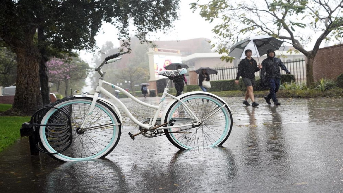 California: Power outages, traffic disruptions lead to tough times for residents amid storm, heavy rains