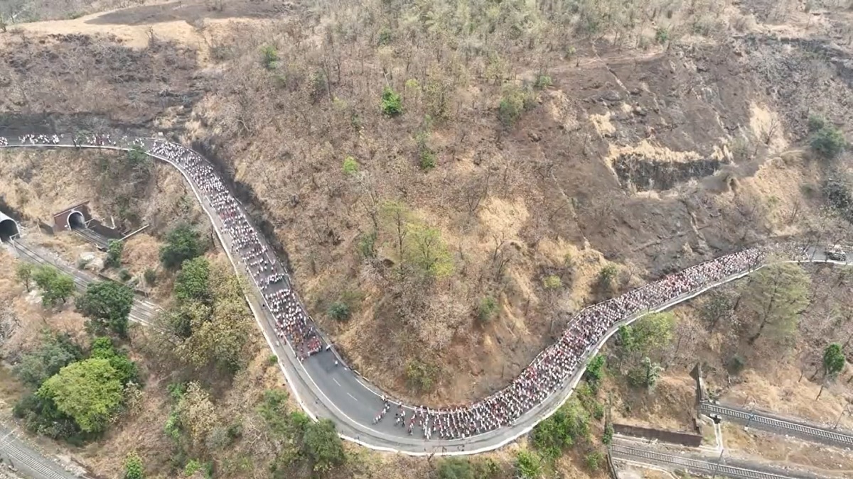 Maharashtra: Drone footage shows thousands of farmers, tribals marching towards Mumbai