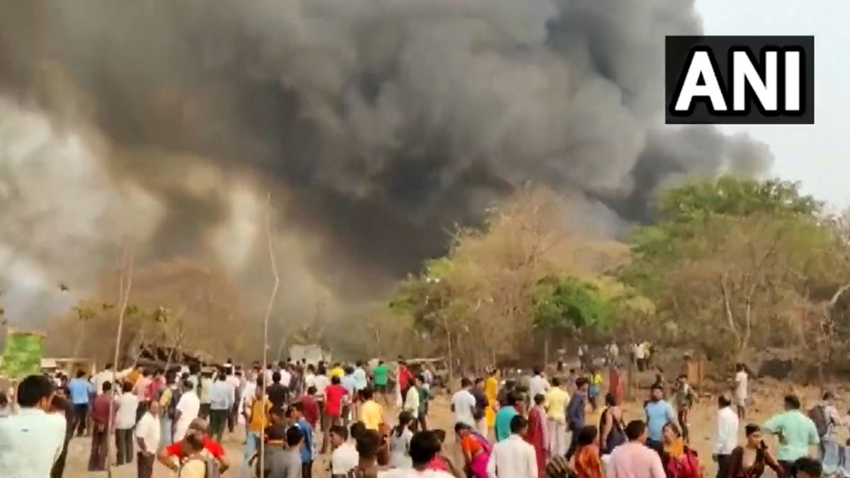 Mumbai: Major fire breaks out in shanties of Malad's slum area, over 2000 hutments gutted | WATCH