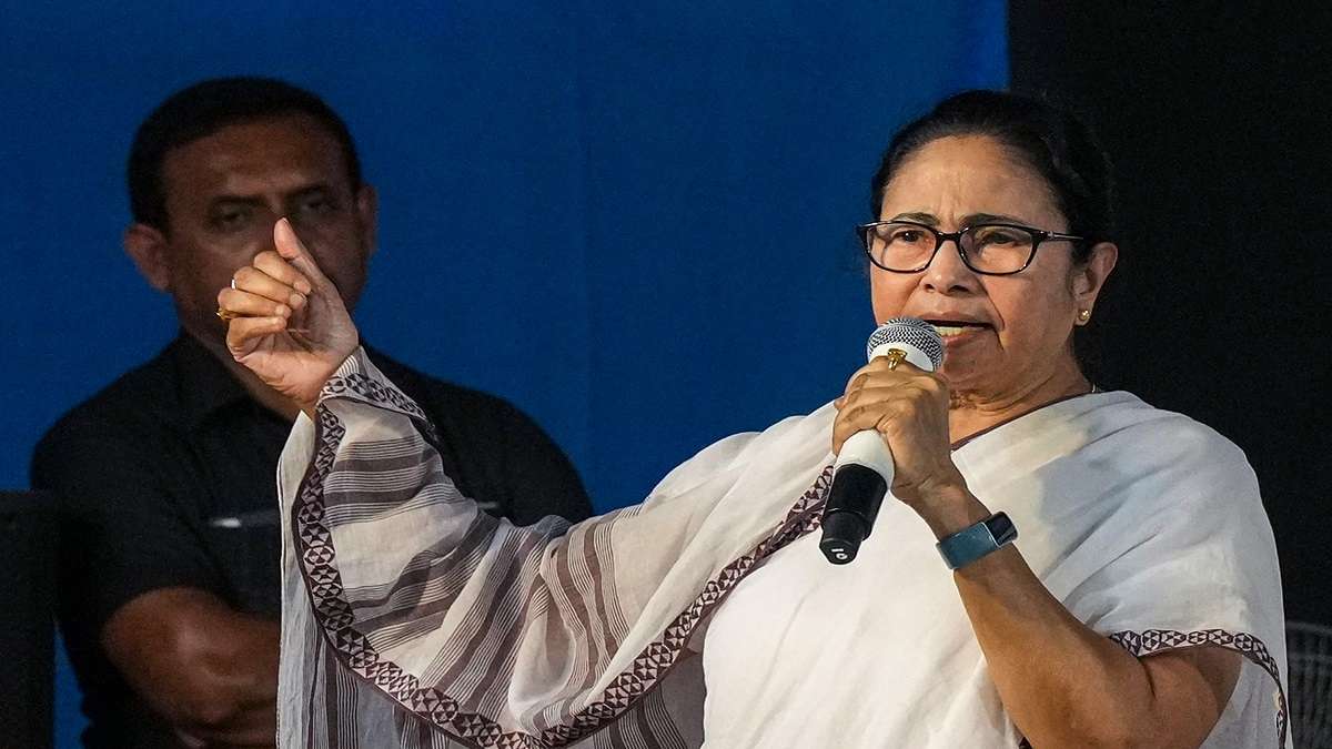 BJP deliberately trying to make a hero out of Rahul Gandhi, says Mamata; Congress rebukes