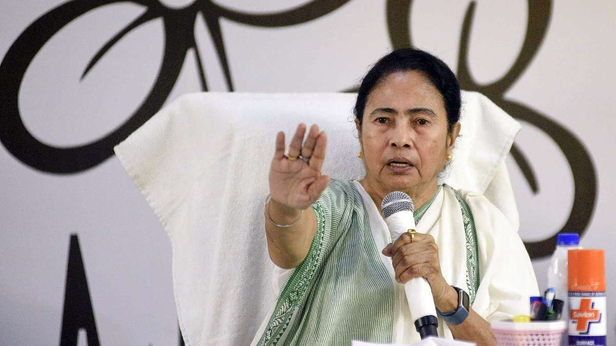 Mamata Banerjee | In Bengal, Trinamul leading in 23 seats, BJP in 18 -  Telegraph India