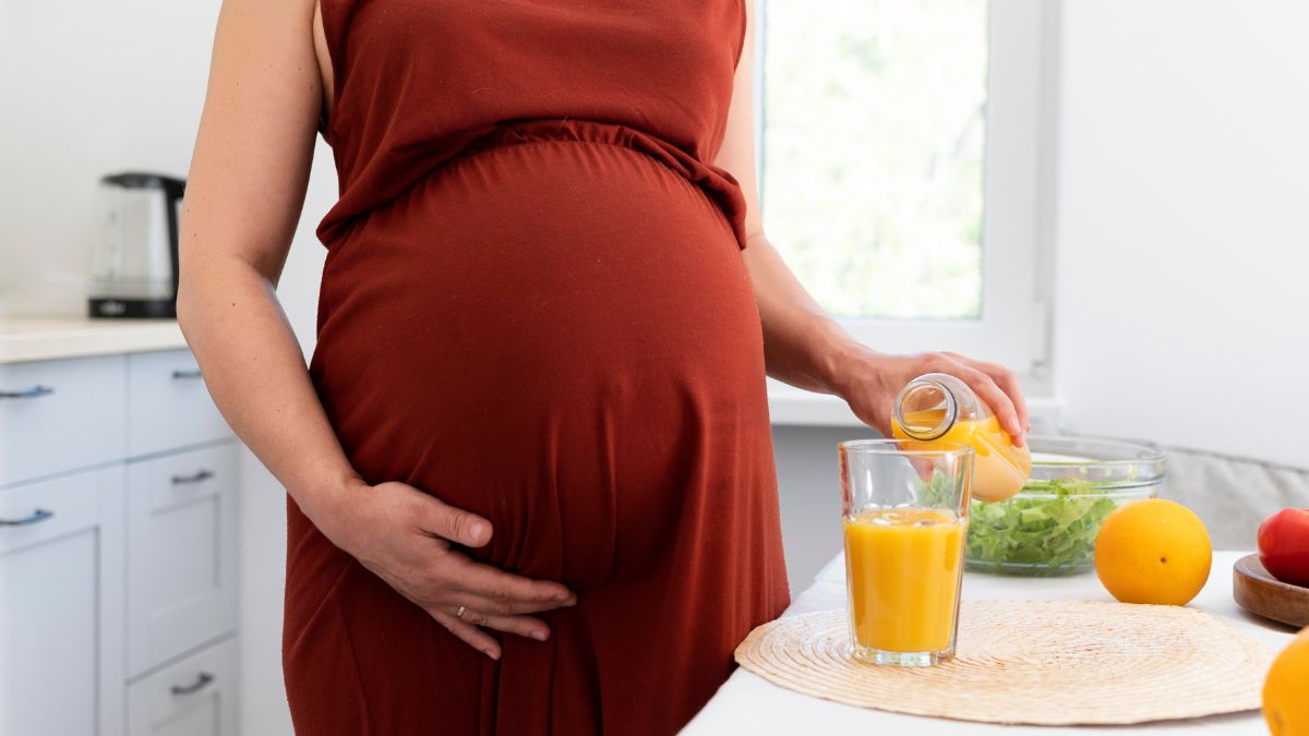 Pregnant women should consume these summer foods
