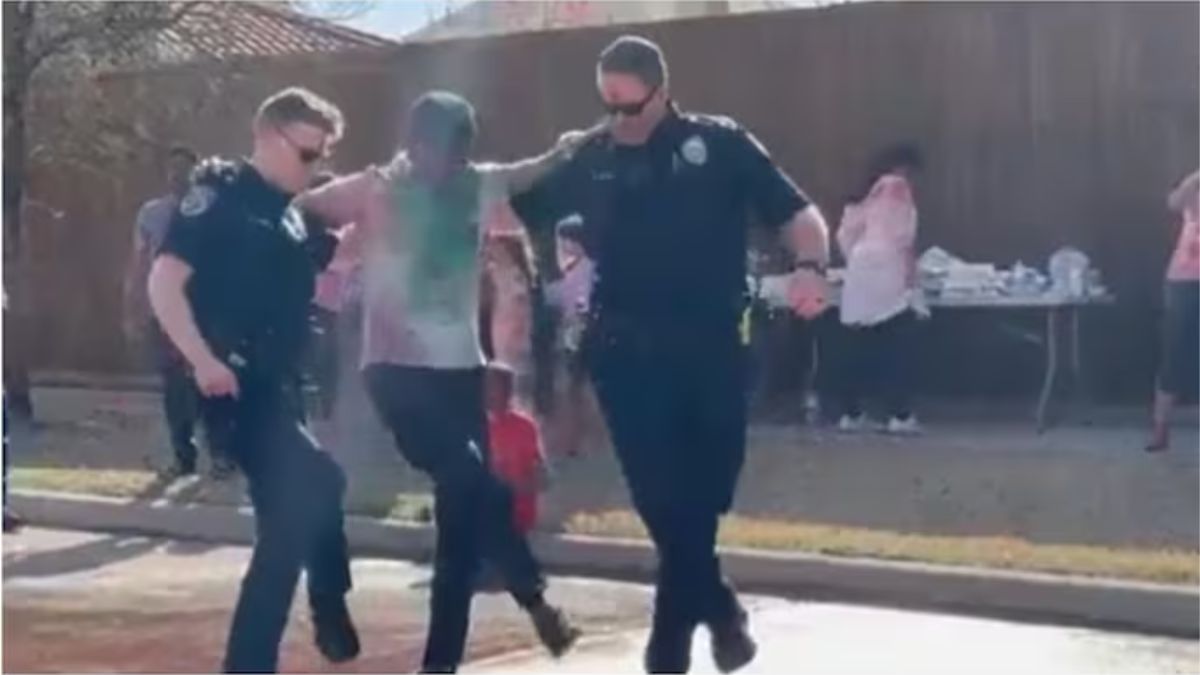 Watch American Cops Dance To Naatu Naatu With Indians Video Goes Viral After Oscar Win India Tv 3383
