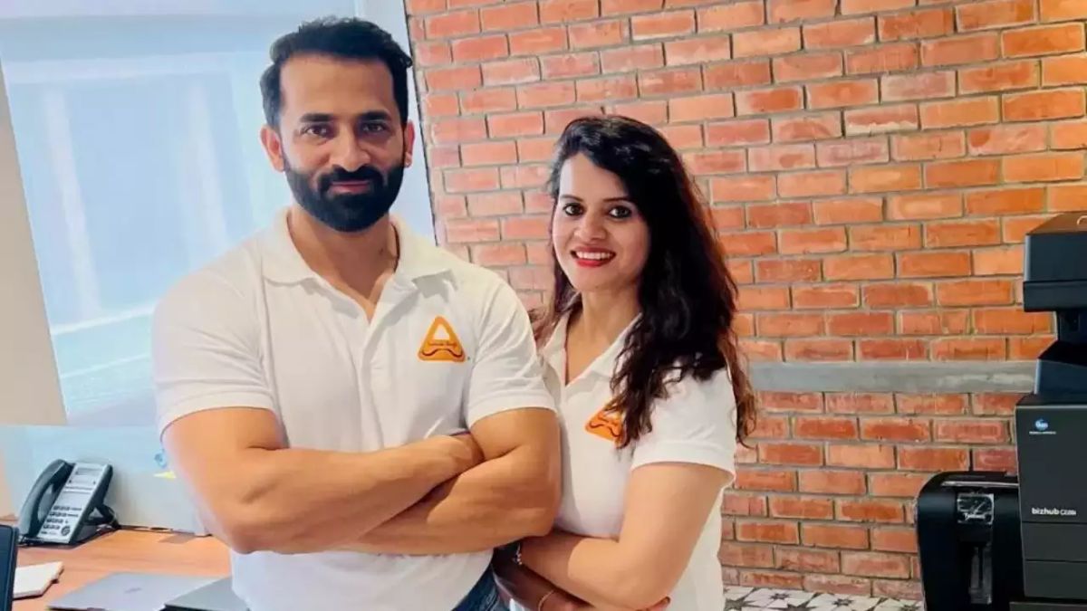 Bengaluru Couple Quits Corporate Jobs To Sell Samosas Now Earns Rs Lakh Per Day India Tv