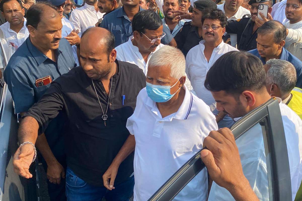 Land-for-job scam: CBI raids on Lalu's aides in Patna, Gurugram