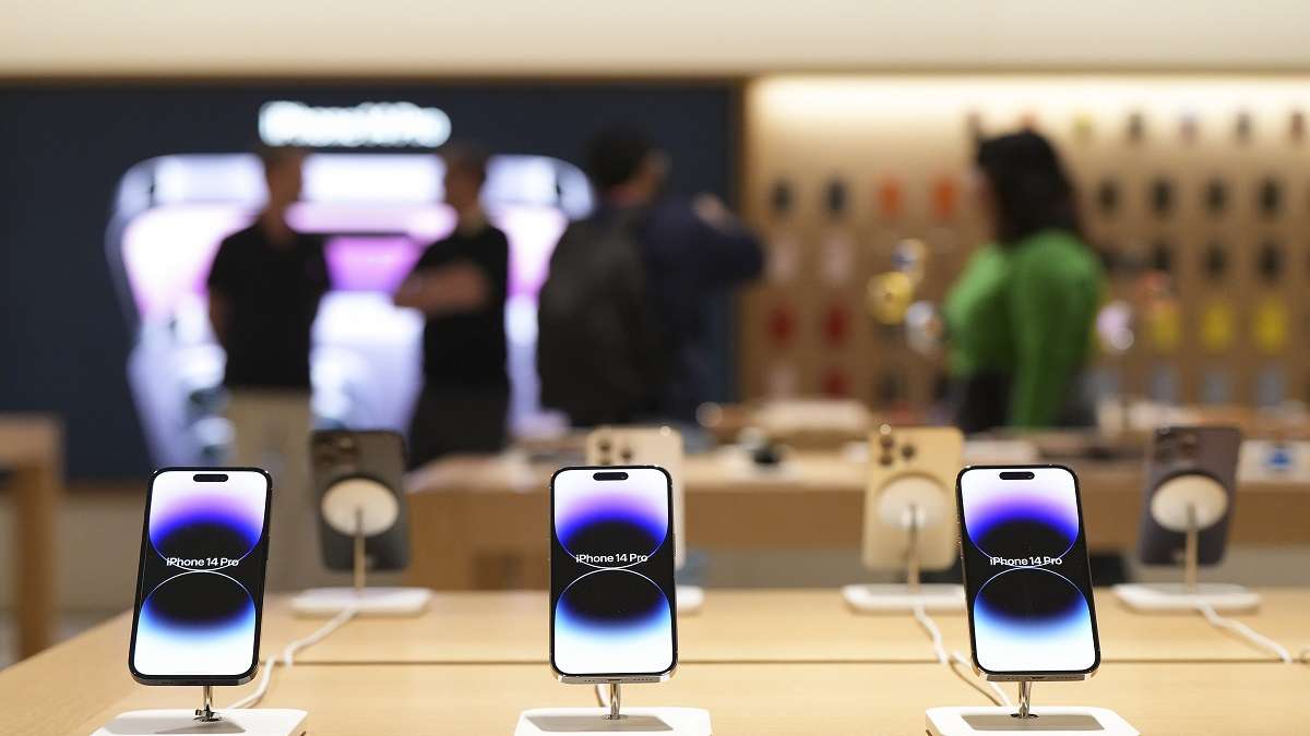 Apple's second India retail store to open in New Delhi tomorrow; Tim Cook to greet 1st customers