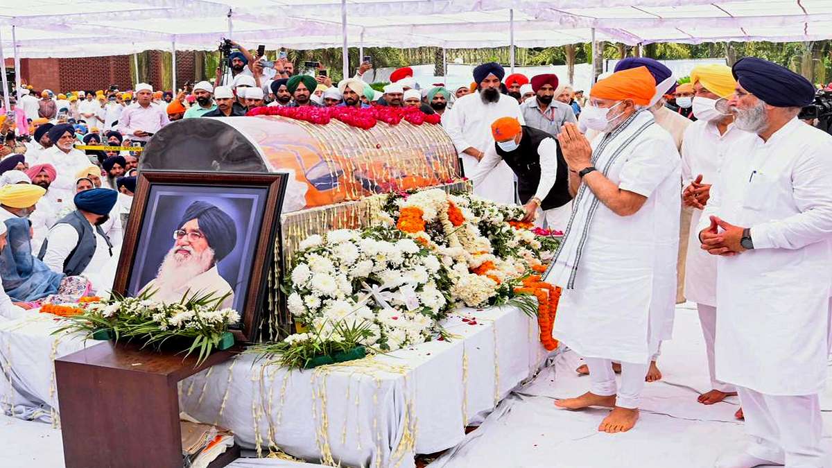 Former Punjab Cm Parkash Singh Badal Consigned To Flames With Full State Honours India Tv