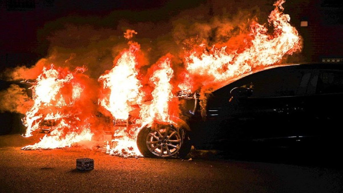 Andhra Pradesh: 36-year-old techie burnt alive in car by unidentified miscreants; hunt for killers launched