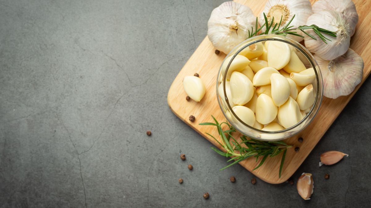 Garlic Side effects and foods to avoid while eating this versatile