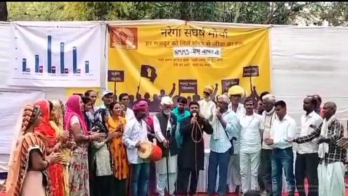 MGNREGA protest against new app-based attendance enters day 40, Oppn MPs extend support