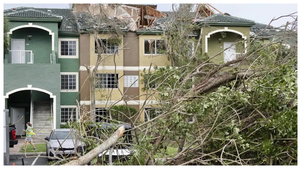 Powerful Florida Tornado causes severe devastation; damages houses, flip cars | WATCH