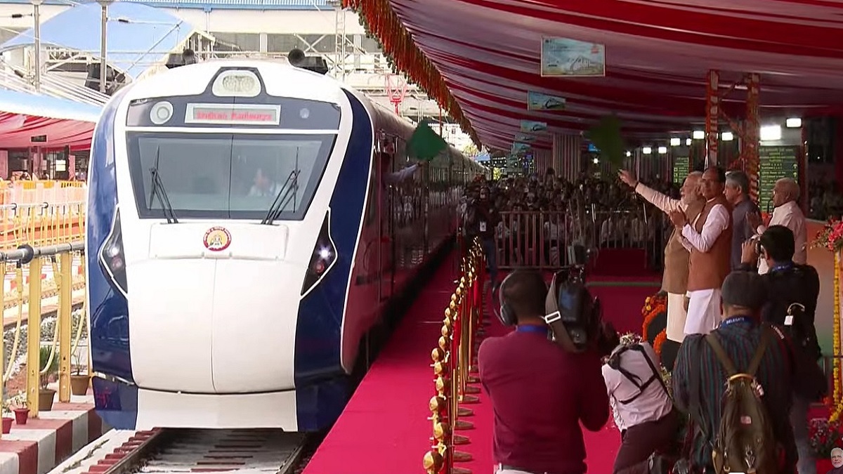 Pm Modi Arrives In Bhopal To Flag Off Vande Bharat Express India Tv 6756