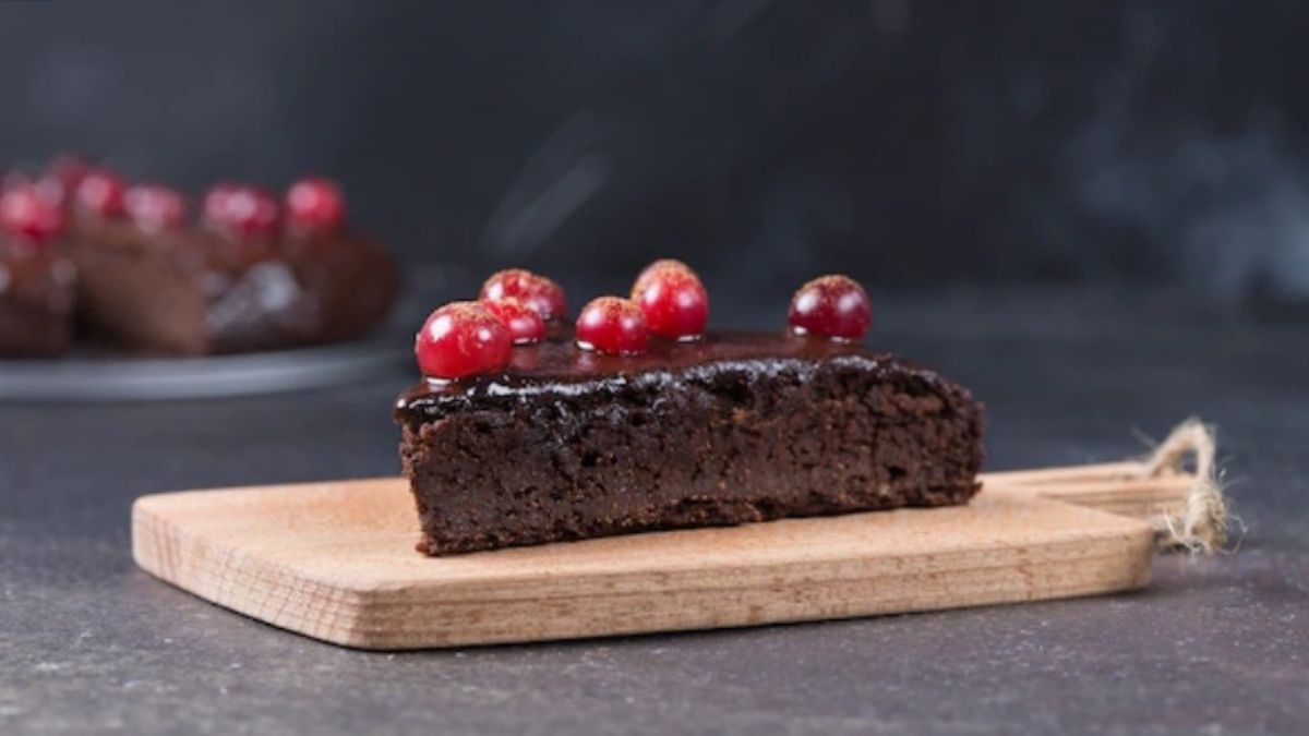 Flour-free cake recipe: Sour cherry and chocolate cake for your sweet tooth