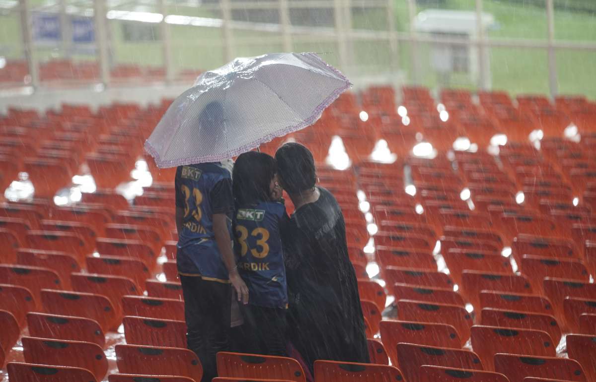 Weather Updates: IMD predicts rainfall, thunderstorm in Gujarat, Delhi | Details