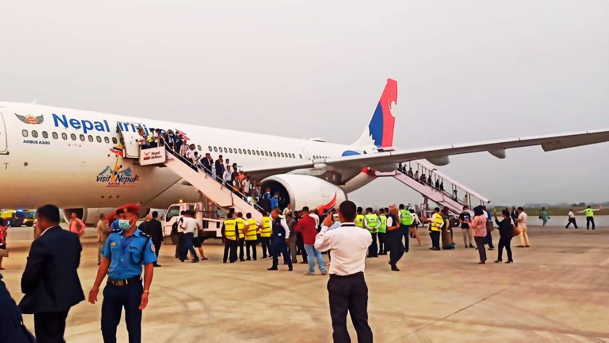 Pelarian yang sempit!  Penerbangan Nepal Airlines tujuan Bengaluru melakukan pendaratan darurat setelah diduga terkena serangan burung