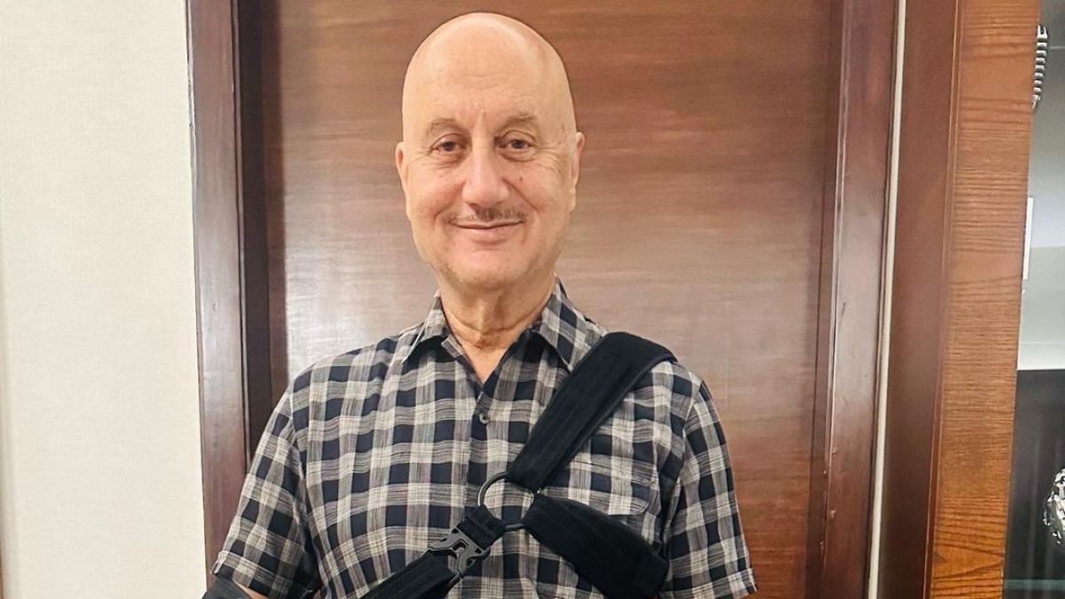 Anupam Kher injures his shoulder while shooting 'Vijay 69'; says 'Dard to hai'