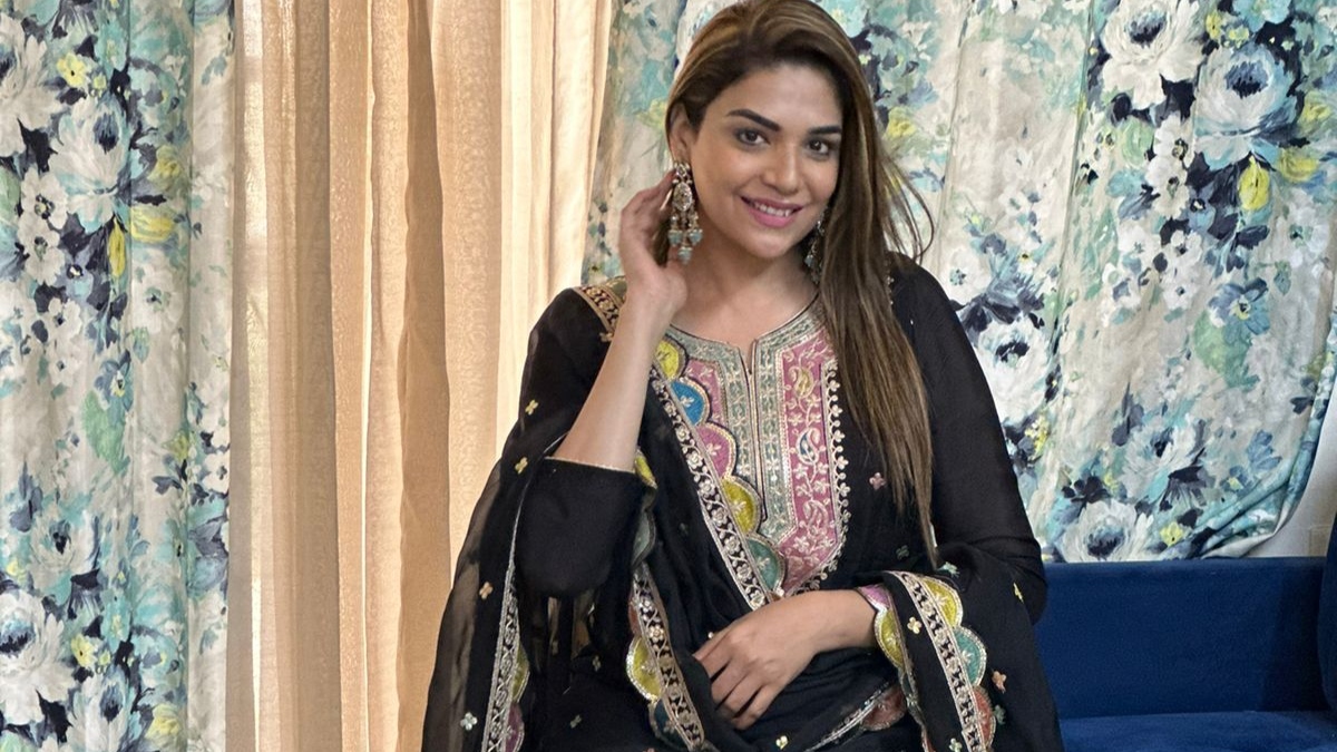 Khatron Ke Khiladi 13: Anjum Fakih seeks blessings at Mahim Dargah before facing her fears