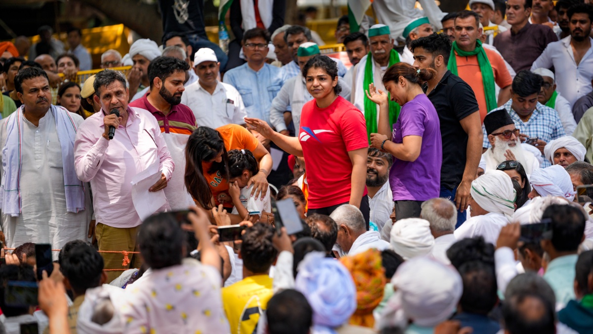 Delhi: Ruckus at wrestlers' protesting site after farmers reach Jantar Mantar