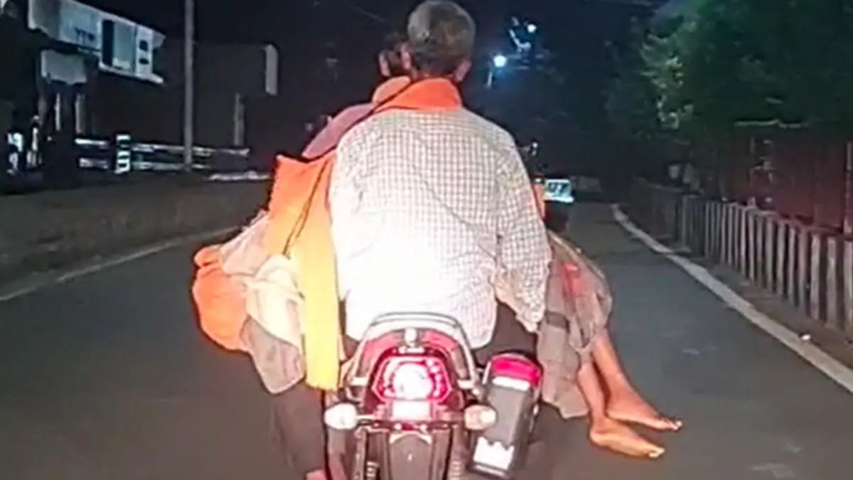 Madhya Pradesh: Denied help, man carries daughter's body on bike | Video