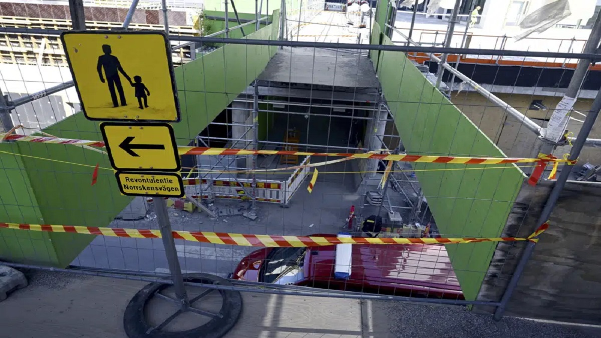 Two dozen people, many of them schoolchildren, were injured when a temporary pedestrian bridge collapsed in the southern Finnish city of Espoo on Thursday.