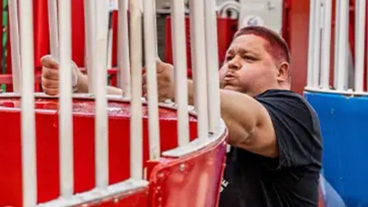 Australian strongman sets Guinness World Record for spinning Ferris wheel with bare hands