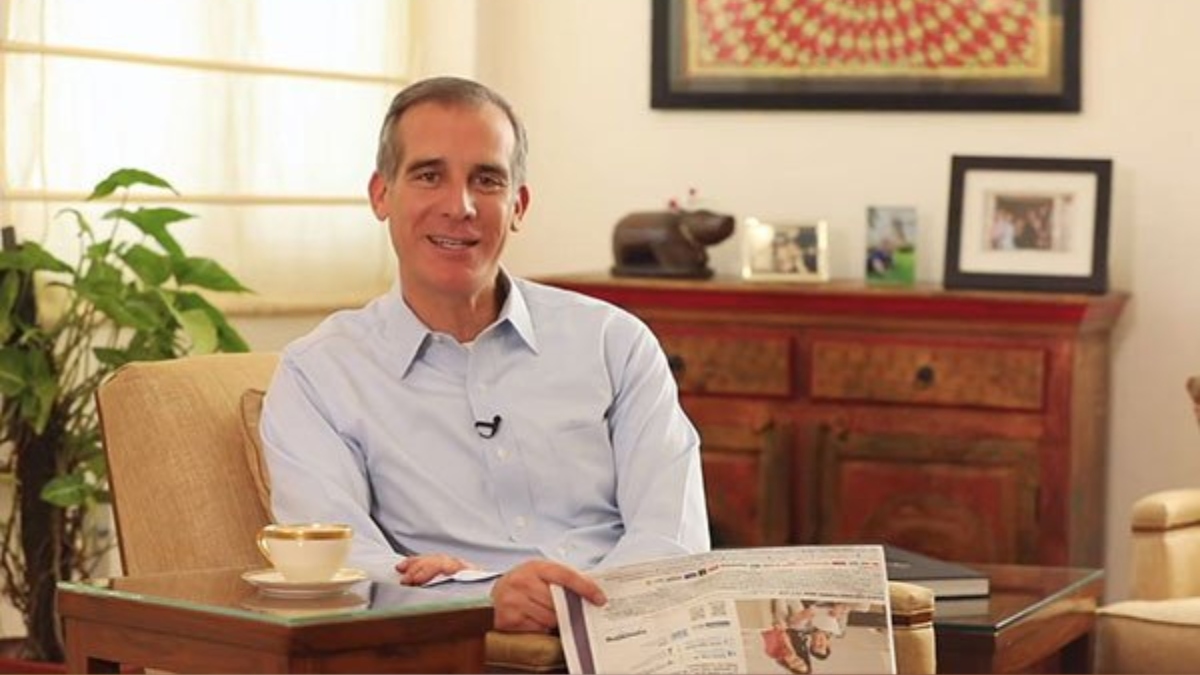 US ambassador Eric Garcetti relishes maharashtrian meal; says "My favourite was the Saoji Mutton"