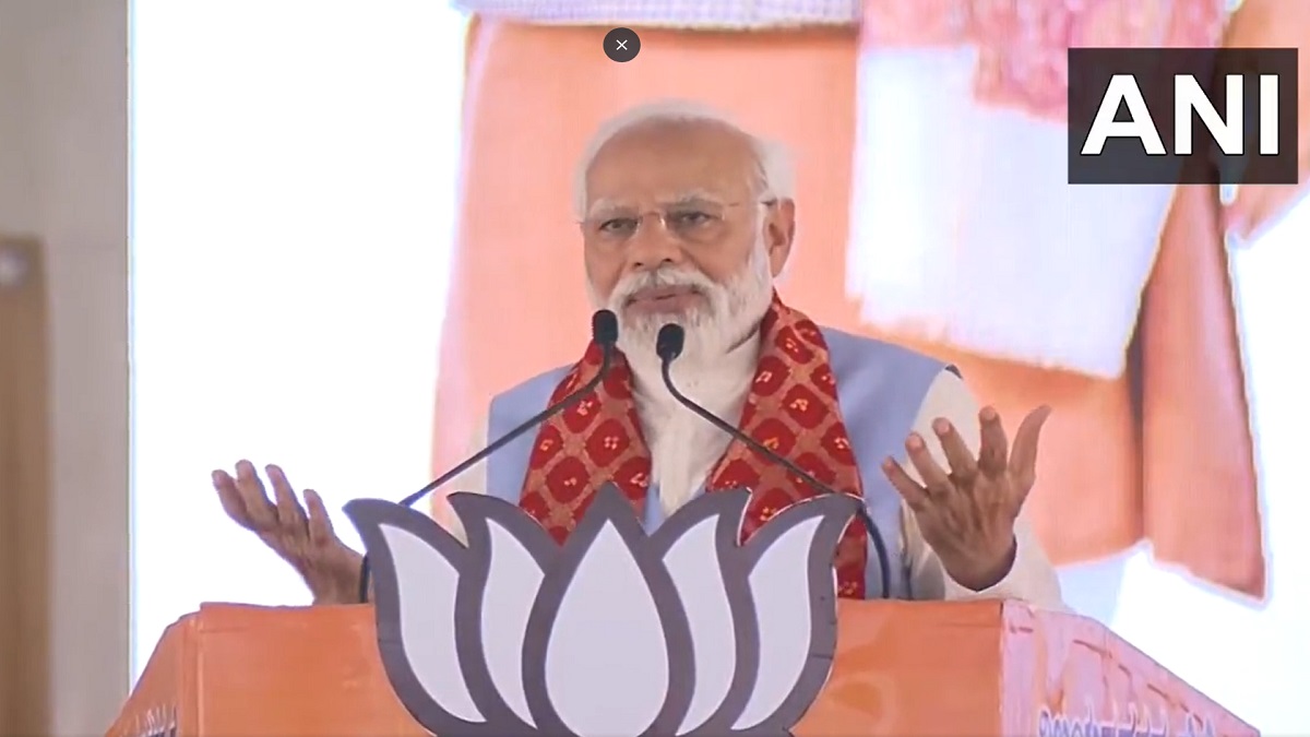 Karnataka Elections 2023 | 'Congress has decided to lock Bajrangbali in its manifesto...': PM Modi in Hospet