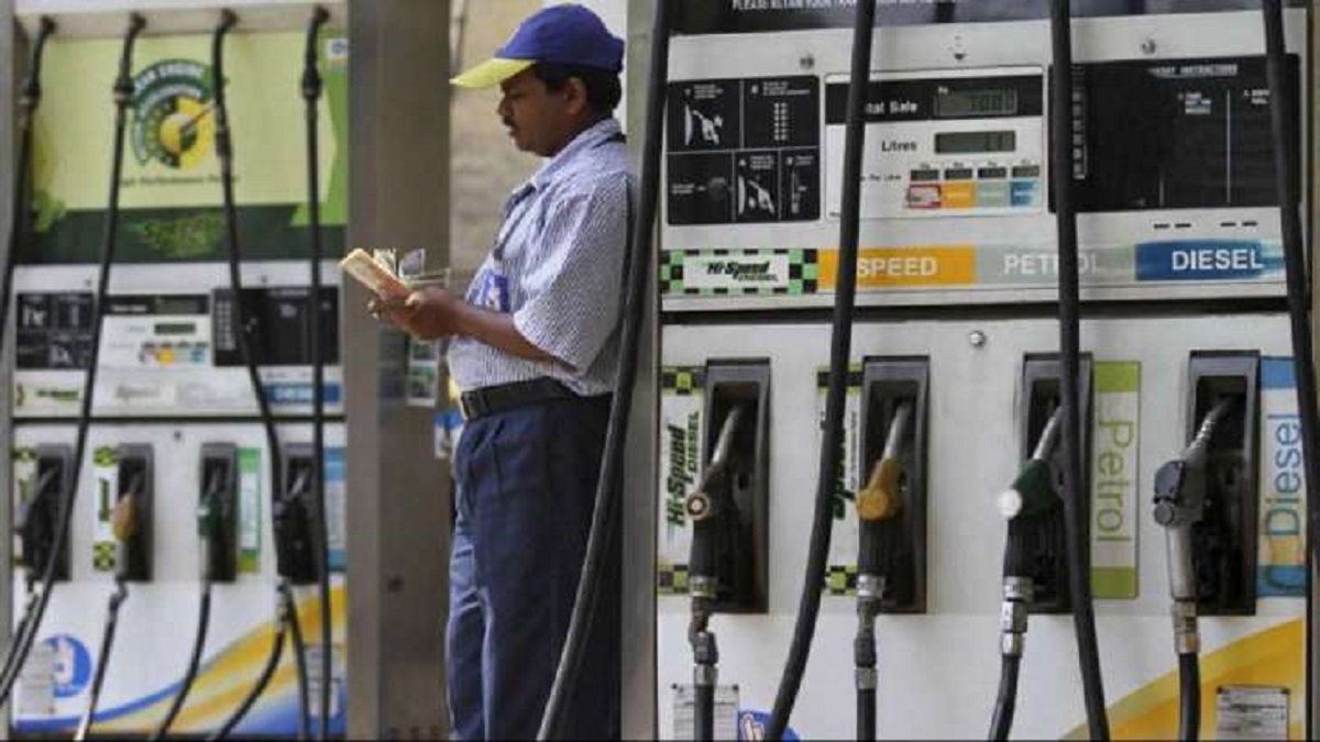 Rs 2000 catatan pompa bensin Punjab menerima uang tunai 90 persen setelah keputusan penarikan catatan RBI