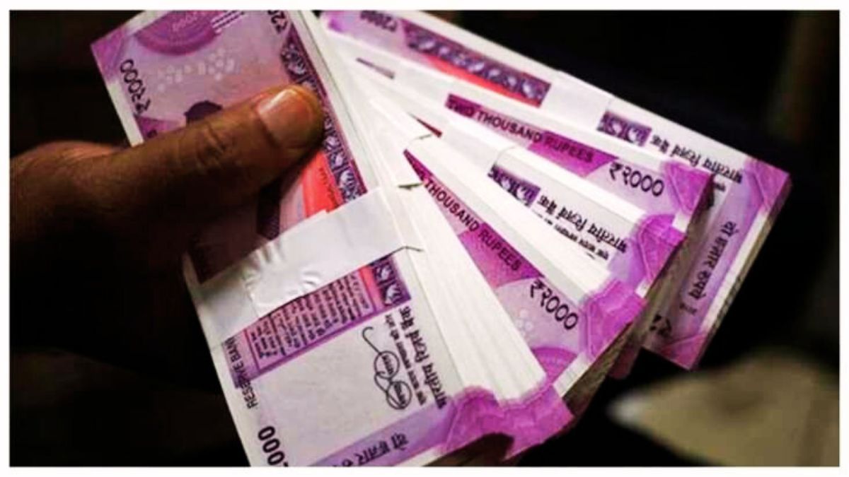 Exchange Rs 2,000 denomination currency notes without ID proof is valid: Court dismisses plea