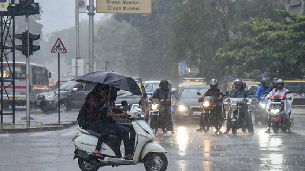 Delhi-NCR wakes up to windy-rainy morning; Cyclonic circulation over Bay of Bengal likely to intensify