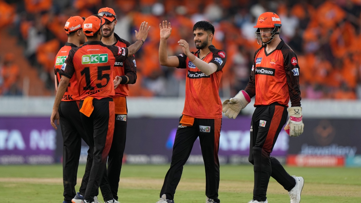 Sunrisers Hyderabad playoff qualification scenario! SRH need only two