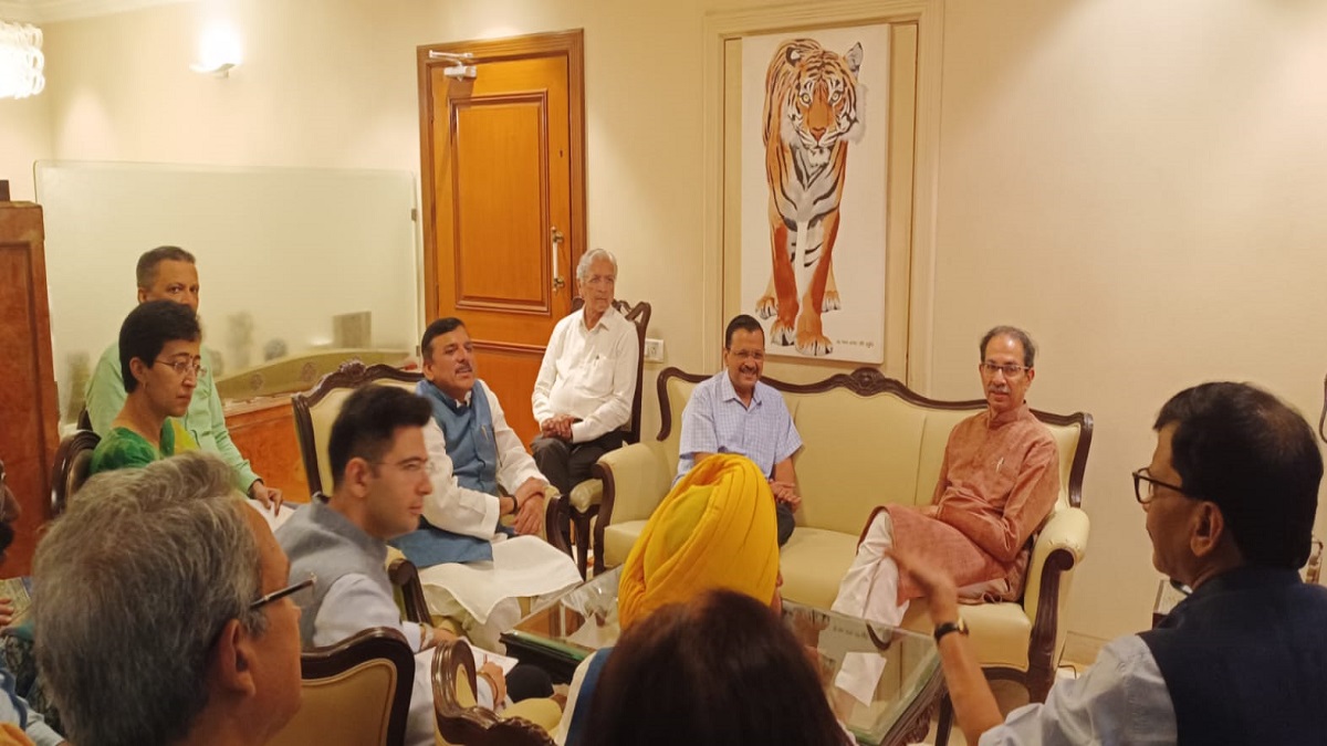 Kejriwal meets Uddhav, seeks support for fight against Centre's ordinance on control of services in Delhi