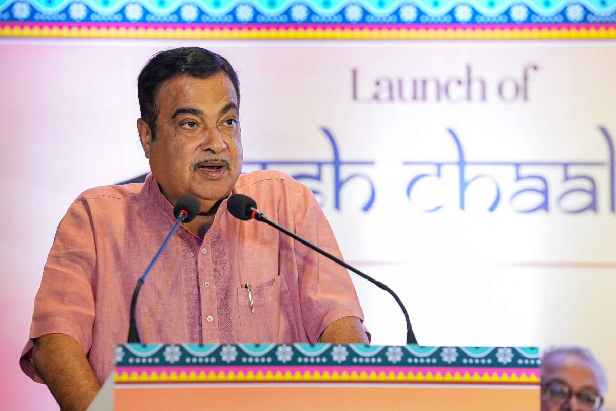 'Does not suit political culture of Maharashtra': Gadkari slams Uddhav over his 'taint' remark on Fadnavis