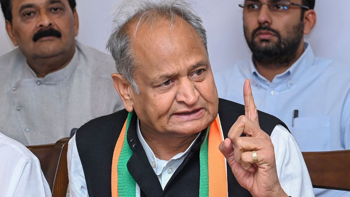 Rajasthan Cm Ashok Gehlot Throws Mike At Barmer District Collector During Event Know Why