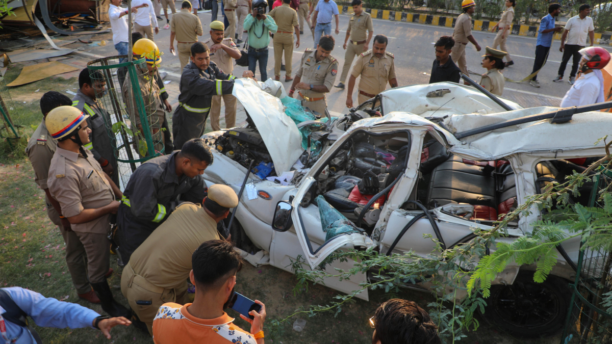 Ekana Cricket Stadium: Woman And Daughter Killed As Billboard Falls On 