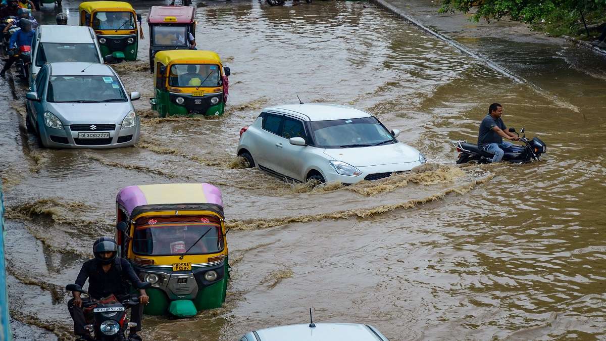 Gurugram Waterlogging Hits Vehicular Movement Highways Submerged VIDEO ...