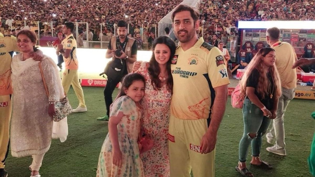 Watch: Sakshi convinces MS Dhoni to leave IPL trophy and hug her after CSK's final win over GT