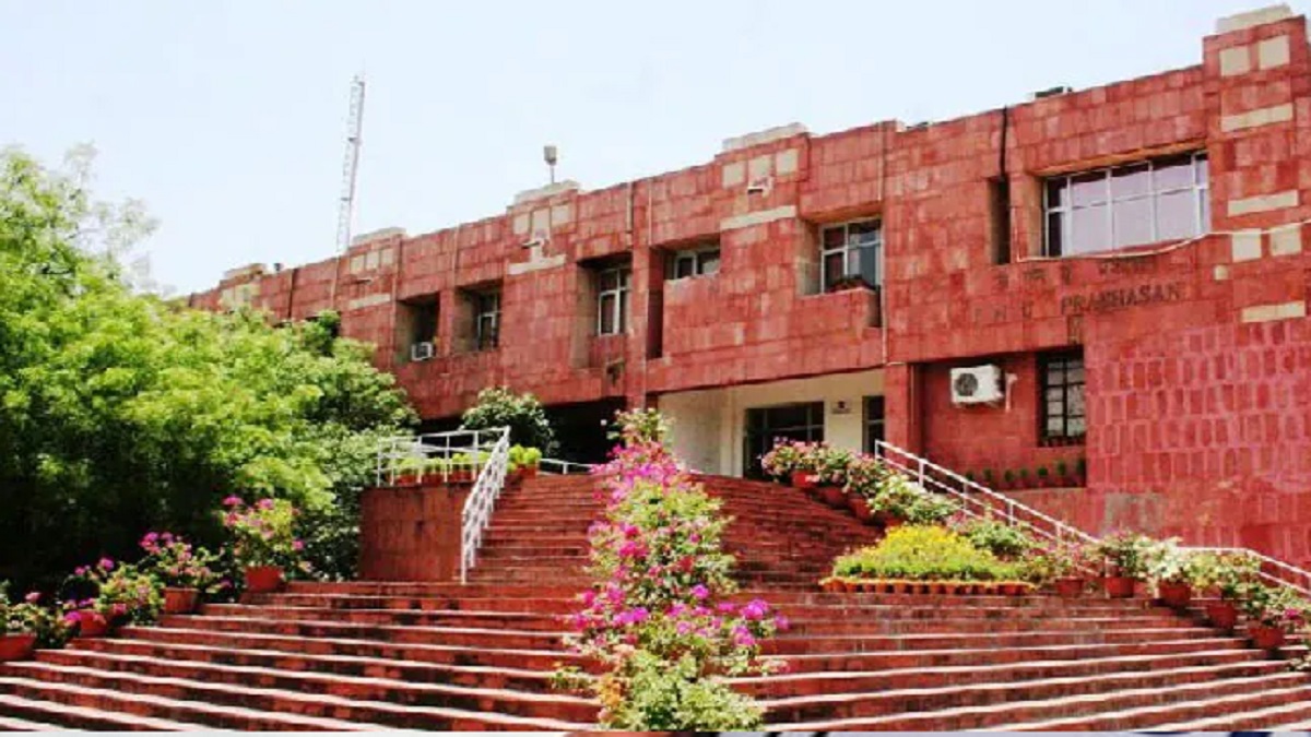 Delhi: Inebriated men attempt to kidnap two students from JNU campus, one arrested