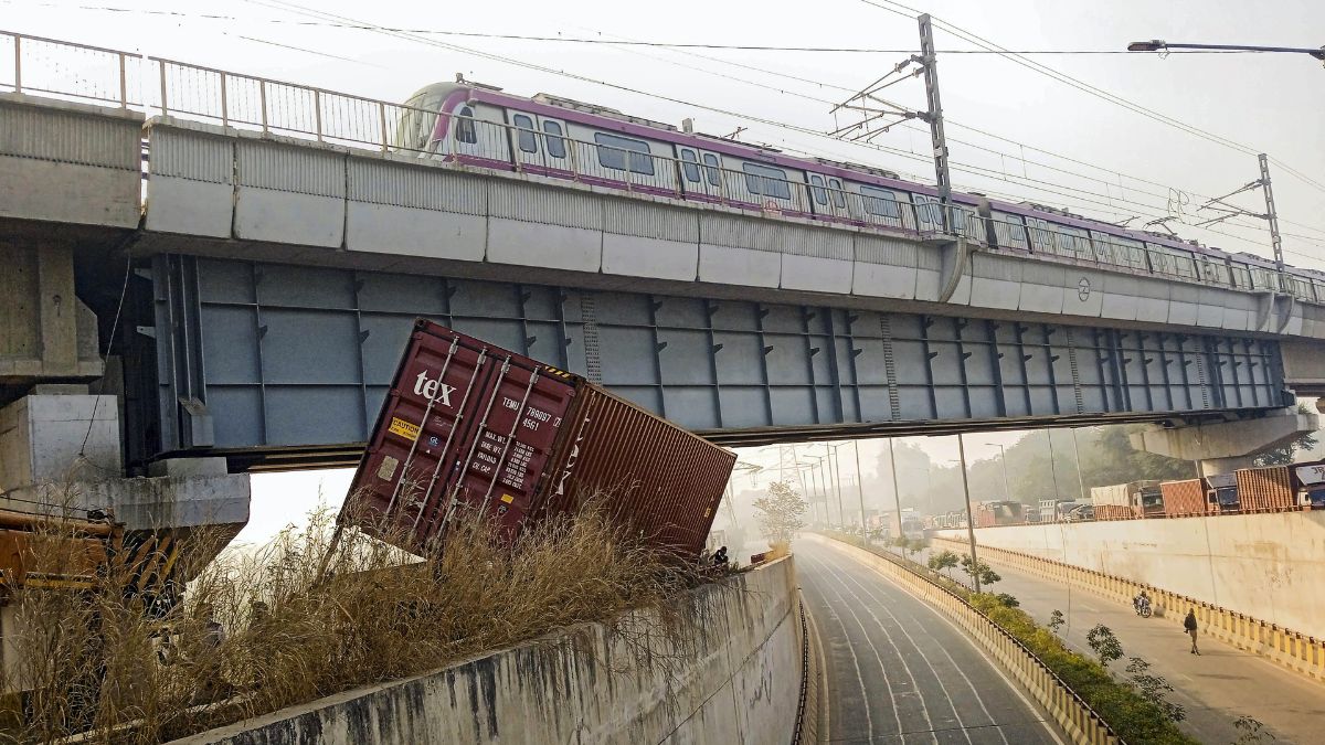 Noida: Man commits suicide by jumping in front of Metro on Blue Line