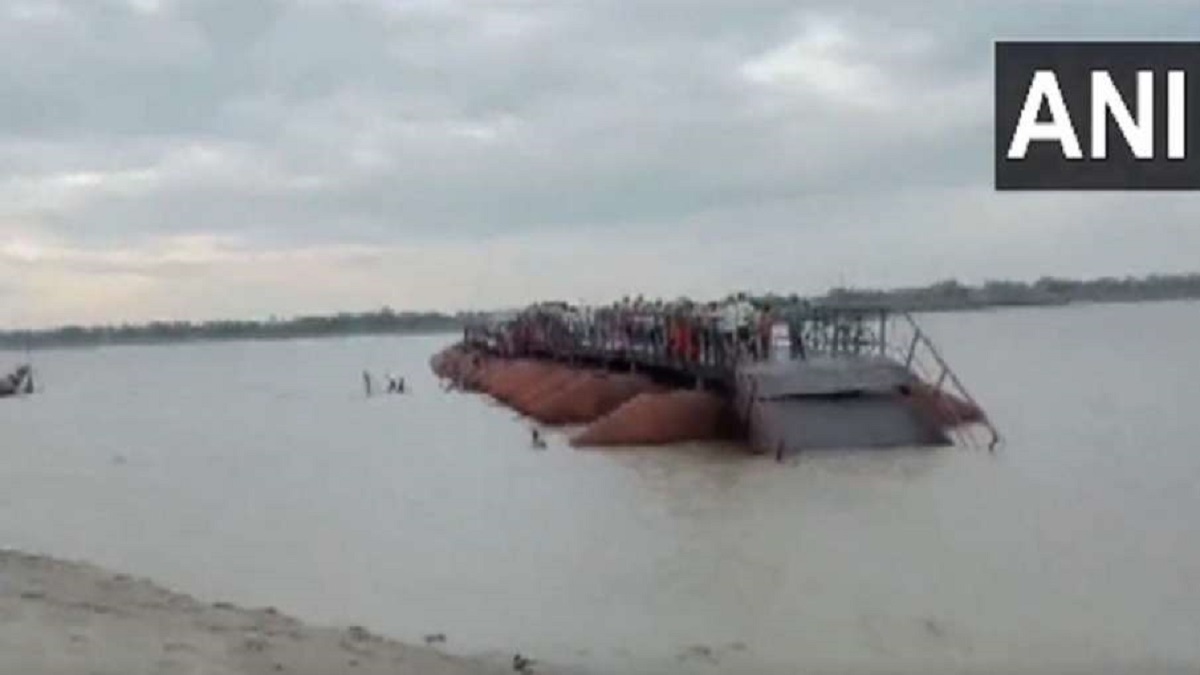 Bihar: Portion of Pipa bridge built on river Ganga in Vaishali washed away due to strong winds | WATCH