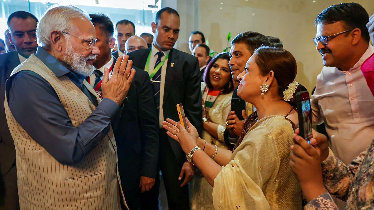 'You are India's hero', PM Modi receives enthusiastic welcome from Indian community in Cairo | WATCH