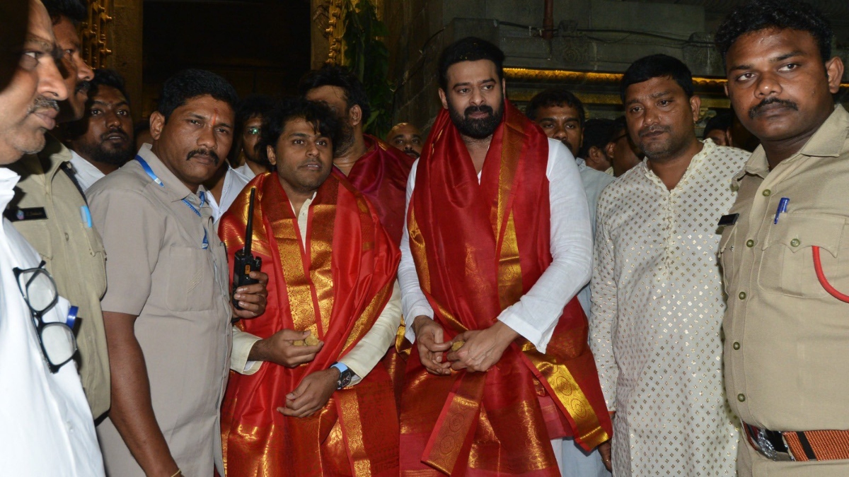 Prabhas offers prayers at Tirupati Balaji temple ahead of Adipurush event. Fans can't keep calm | VIDEOS