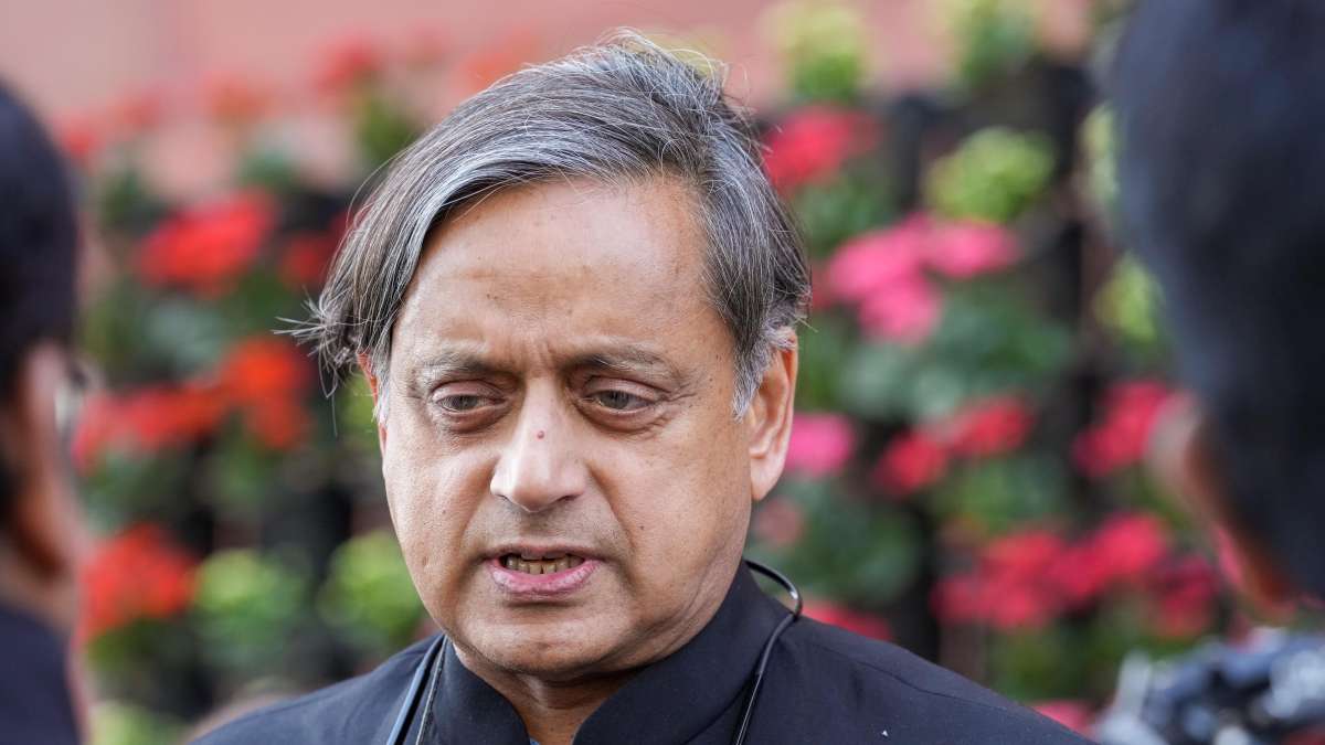 Not serious issue, but cheap politics': Shashi Tharoor on cropped photos  with Mahua Moitra