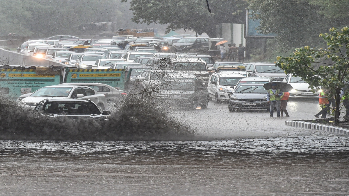 Car washing is an offence in water crisis-struck Gurgaon - India Today