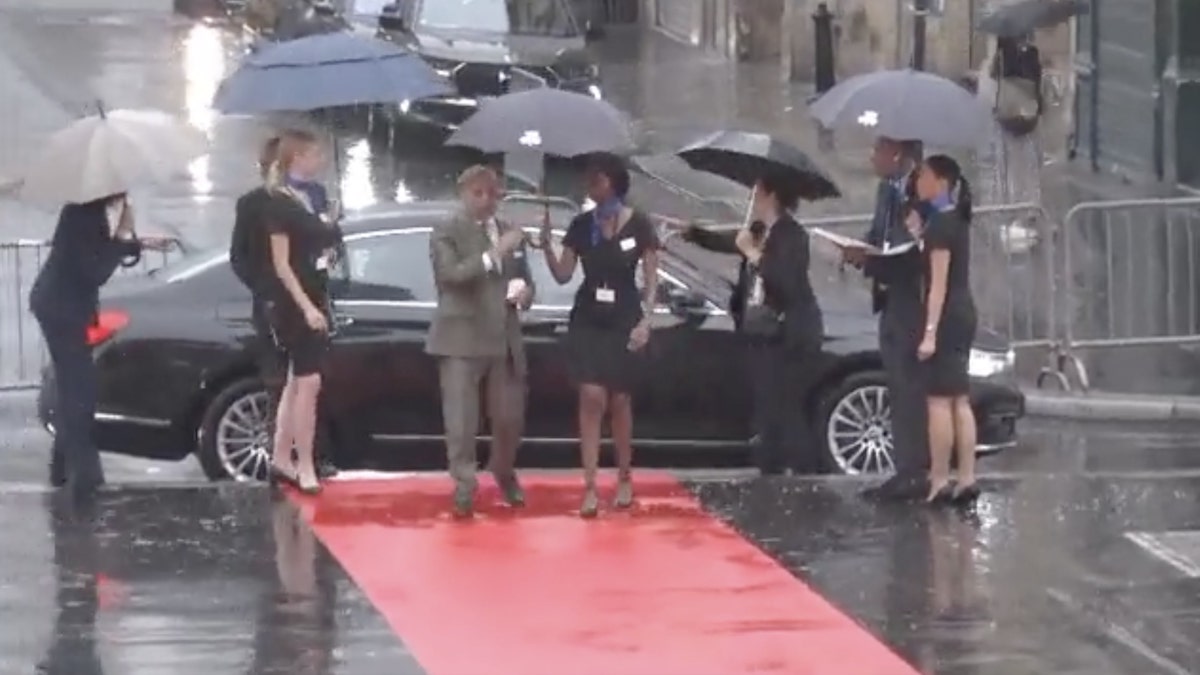 Viral: Pakistan PM Shehbaz Sharif takes away the umbrella, leaves woman in  the rain