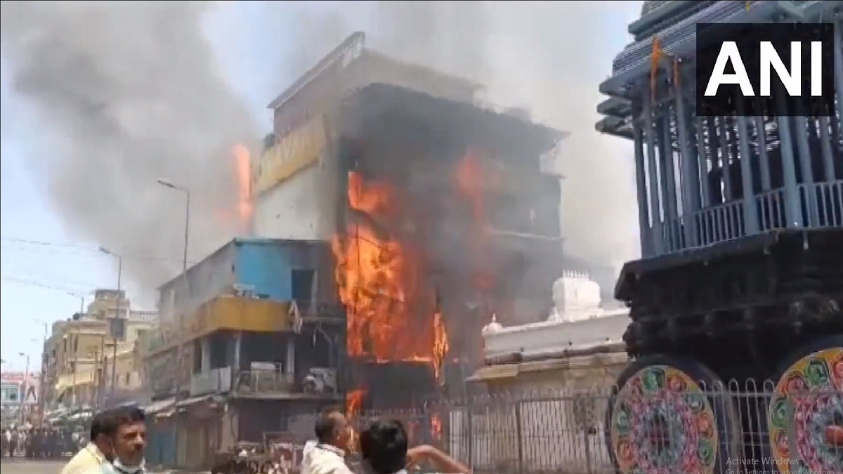 Massive fire breaks out at photo frames manufacturing unit near temple in Tirupati | VIDEO